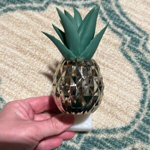 Bath and body Works gold pineapple wallflower diffuser